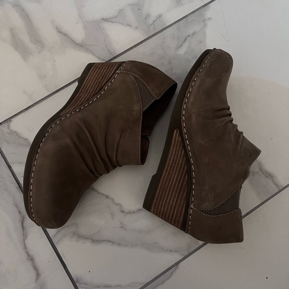 DANSKO soft tan leather wedge ankle booties - Picture 10 of 12
